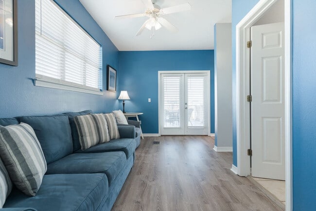 Building Photo - 77 Mark St