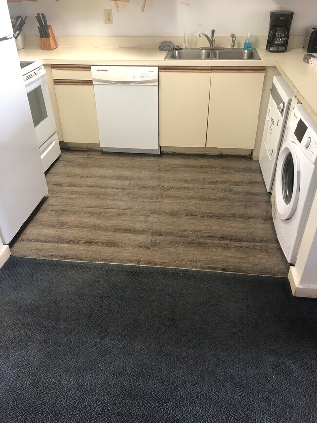 Cocina - 1905 S Ocean Blvd