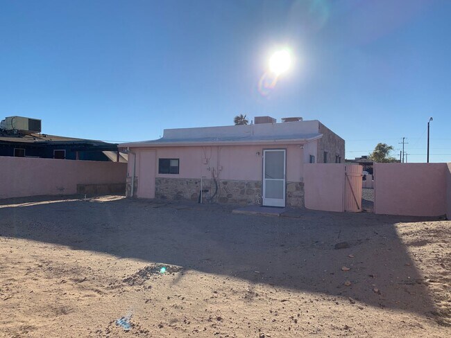 Building Photo - FULL TIME RENTAL 2 Bedroom, 1 Bath in Park...