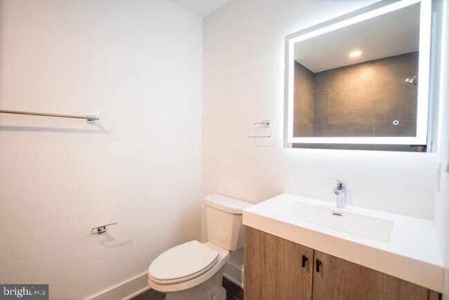 Building Photo - 1324 Frankford Ave