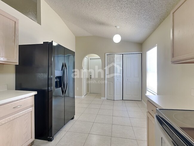 Building Photo - 806 Rocky Mountain Ct