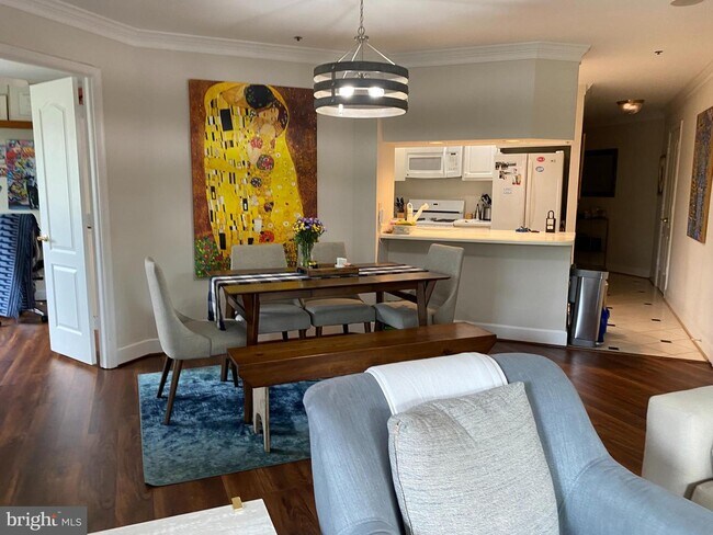 Foto del edificio - 1050 N Stuart St