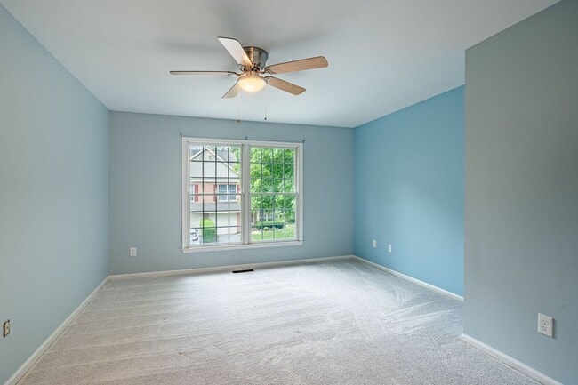 Building Photo - 9 Oak Leaf Ln