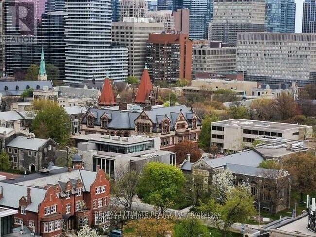 Photo du bâtiment - 200 Bloor St W