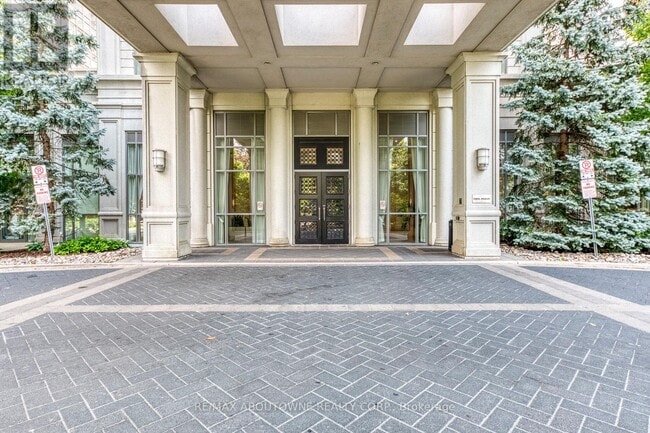 Building Photo - 15 Greenview Ave