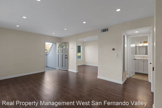 Building Photo - 3 br, 2.5 bath House - 18512 Mayall St. #A