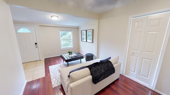 Building Photo - Room in 4 Bedroom Home at 809 Thayer Ave