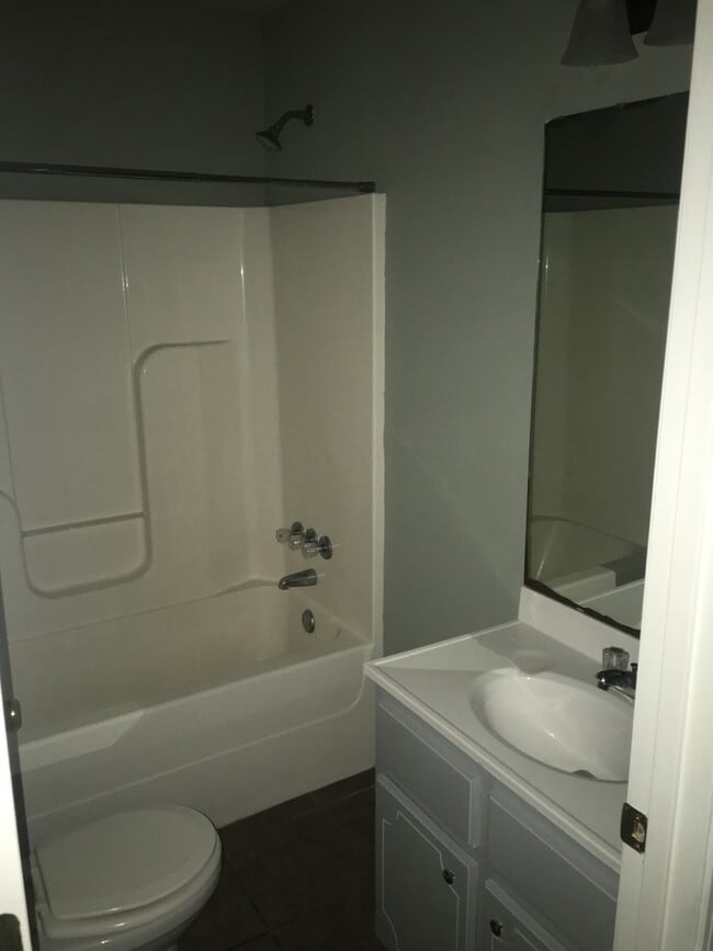 Baño de invitados - 304 N Cummings St