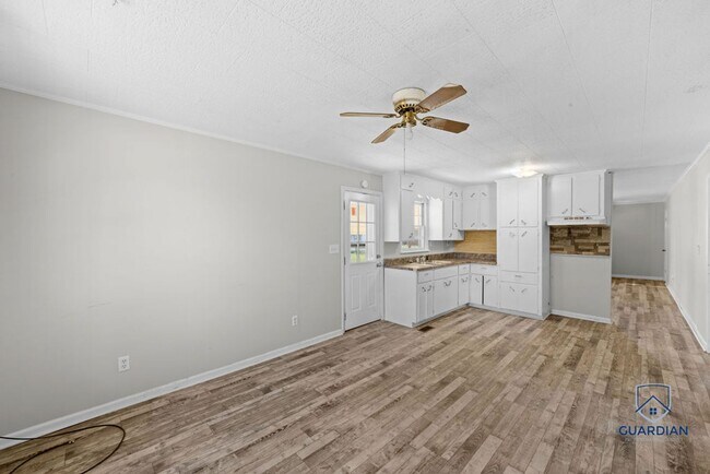 Building Photo - 2 bedroom, 1 bath home in Glencoe