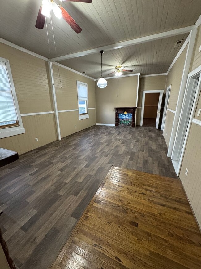 Building Photo - 516 Mountain St NW