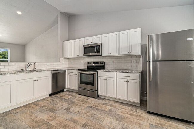 Building Photo - Get 50% off your first month’s rent when you apply by March 28th! Limited time only. Restrictions...