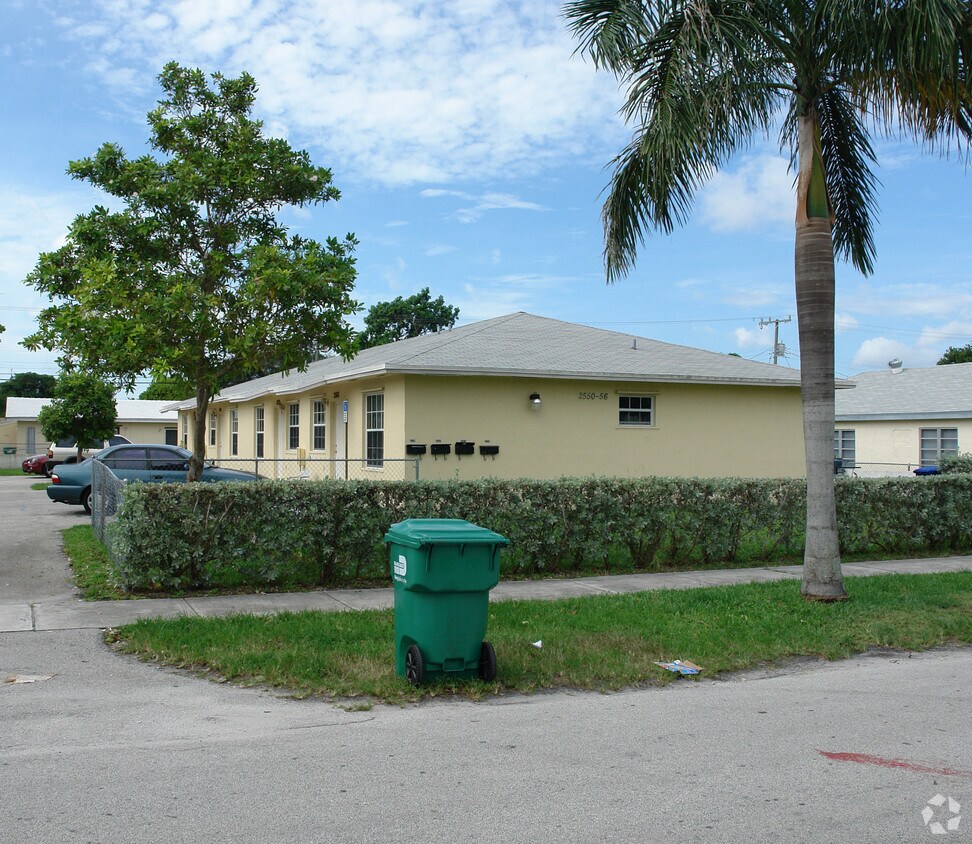 Primary Photo - 2550 NE 192nd St