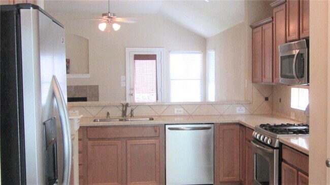 Foto del edificio - Beautiful well-maintained 3 BR home in desirable, conveniently located Paloma Creek!