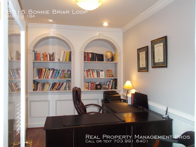 Foto del edificio - 8015 Bonnie Briar Loop