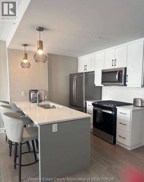 Building Photo - 140 Main St E