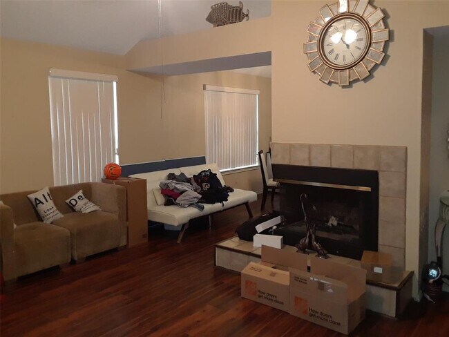 Building Photo - 650 Hood Dr