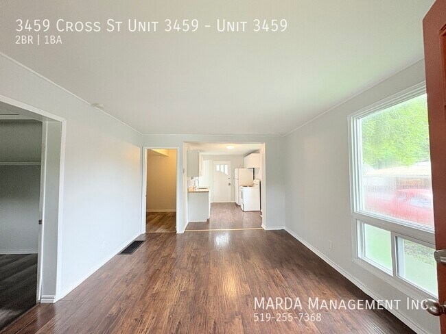 Photo du bâtiment - UPDATED 2-BEDROOM/1-BATH MAIN FLOOR UNIT I...