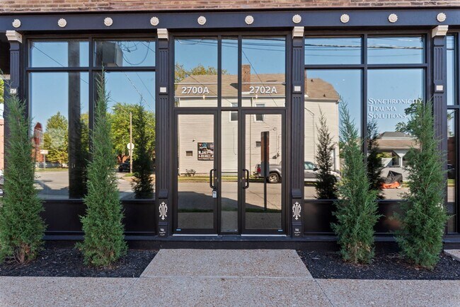 Foto del edificio - 2700-2702 Macklind