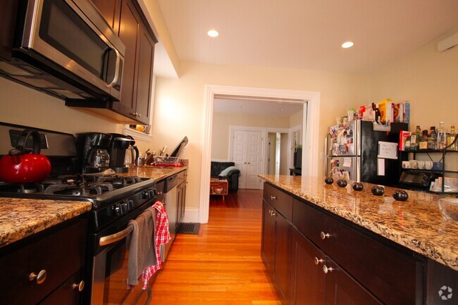 Building Photo - 31 Montcalm Ave