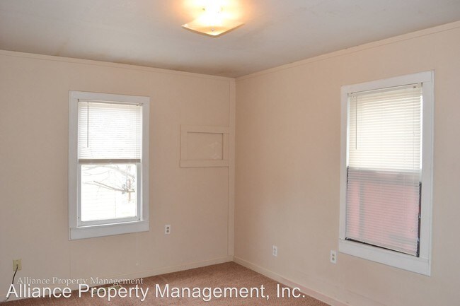 Building Photo - 4 br, 2 bath Apartment - 1529 Fair Ln.