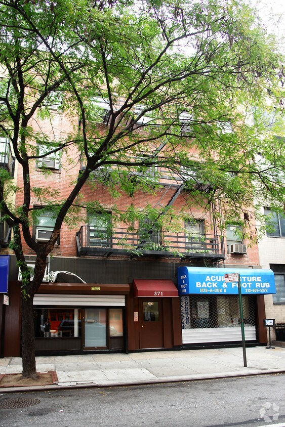 Foto del edificio - 371 W 52nd St