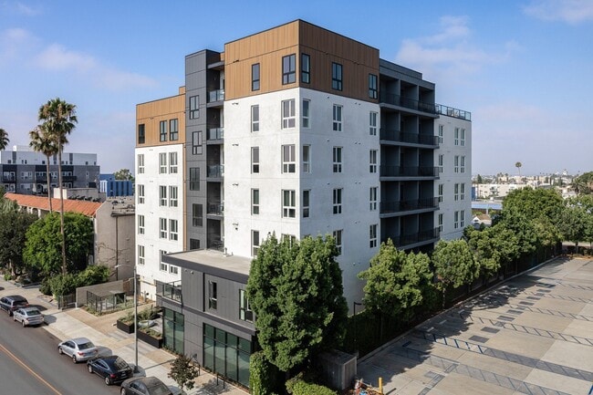 Los Feliz CA Studio Apartments for Rent