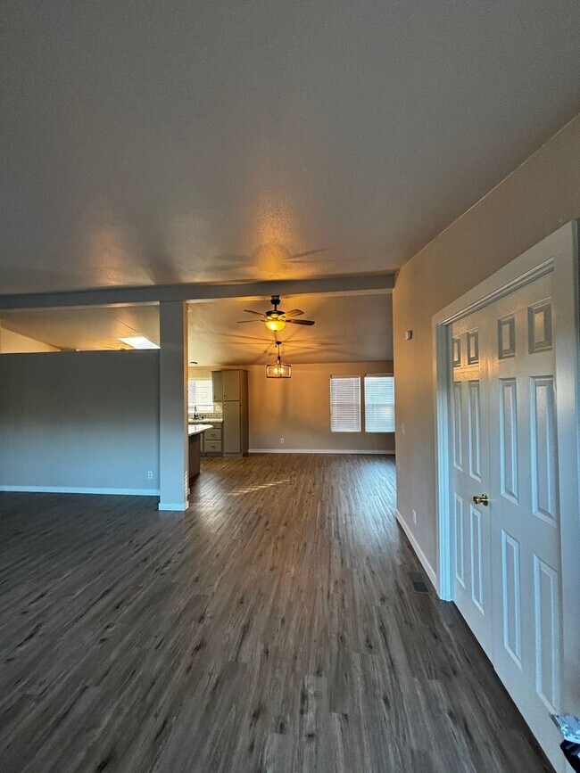 Foto del edificio - 208 Central Ave