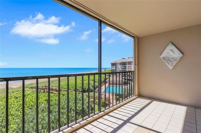 Building Photo - 2571 NE Ocean Blvd