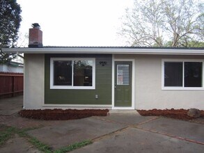 Building Photo - 2104 Roskelley Dr