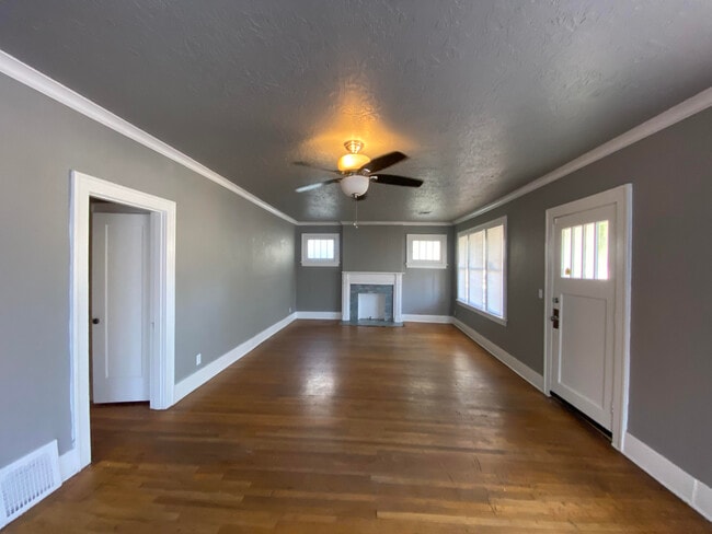 Building Photo - 1748 E 14th St