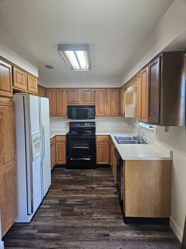 Foto del edificio - Greenley Oaks Townhome