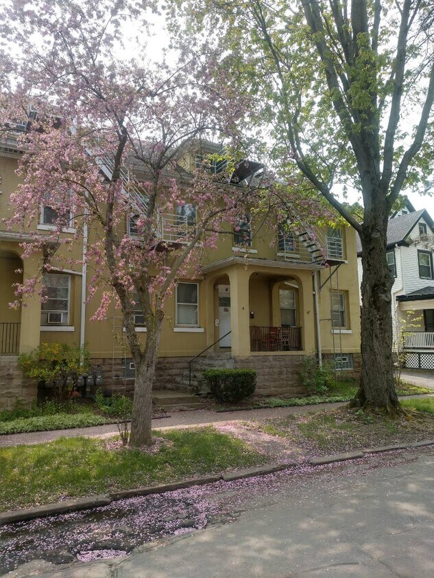 Foto principal - 4 Alliance Ave