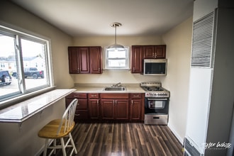 Building Photo - 542 W Maple Ave