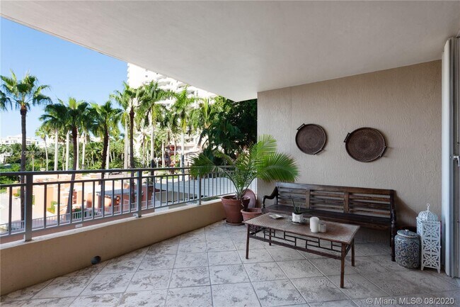 Foto del edificio - 765 Crandon Blvd