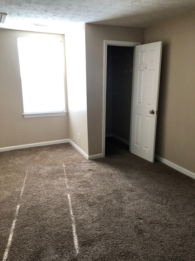 Building Photo - 3 bedroom 3 bath home!