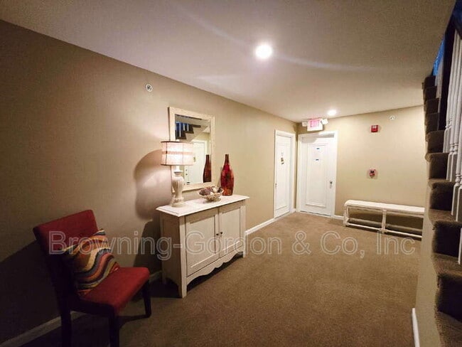 Foto del edificio - 4487 Post Pl