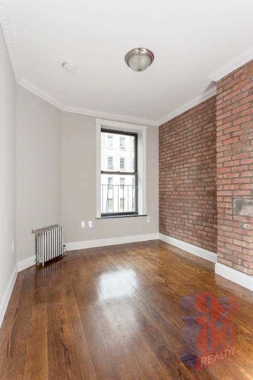 Foto del edificio - 422 E 9th St