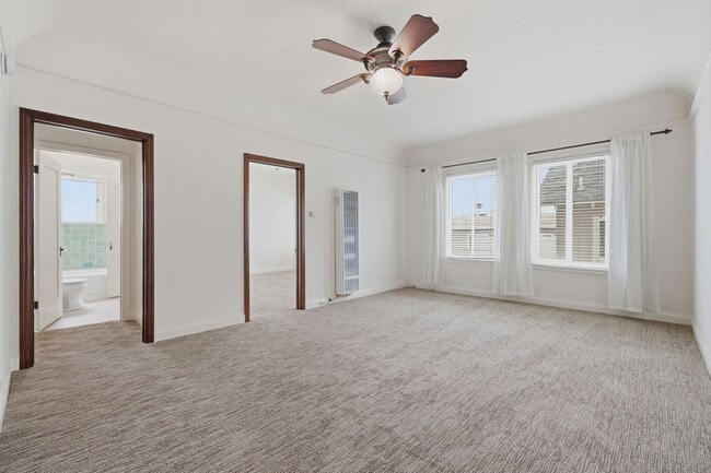 Building Photo - 1530 Miramar Dr