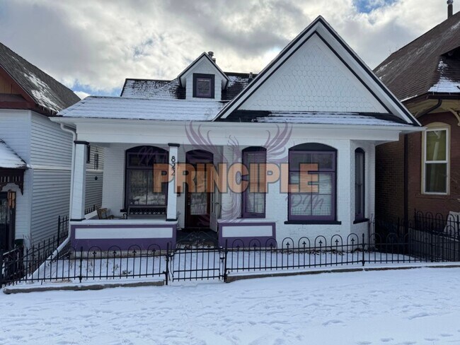 Foto del edificio - Charming Three-Bedroom Home with Garage and Yard