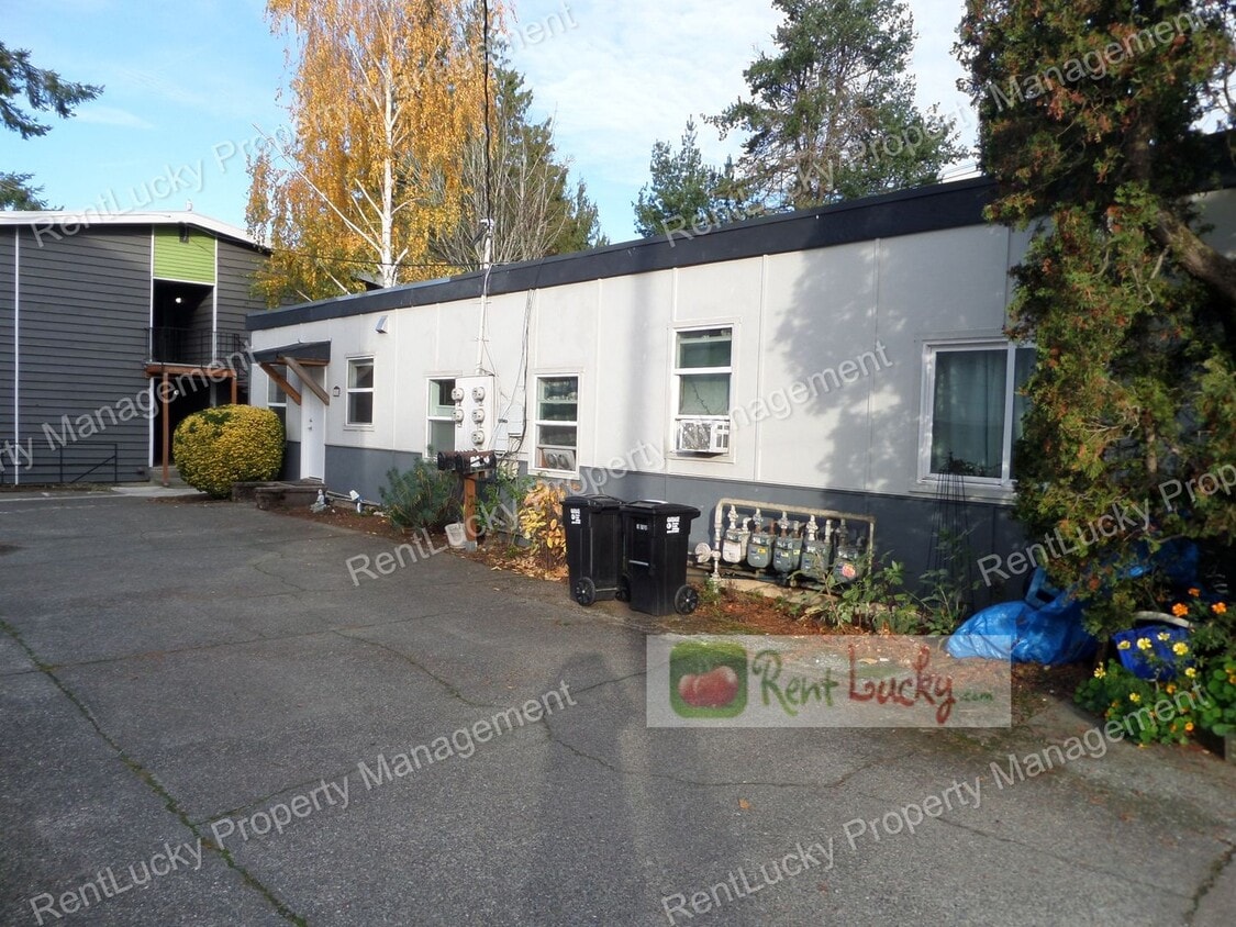 Photo - 2110-2116 NE 85th St (Seattle, WA)
