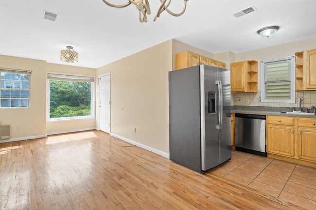 Foto del edificio - 46 ARMSTRONG Ave