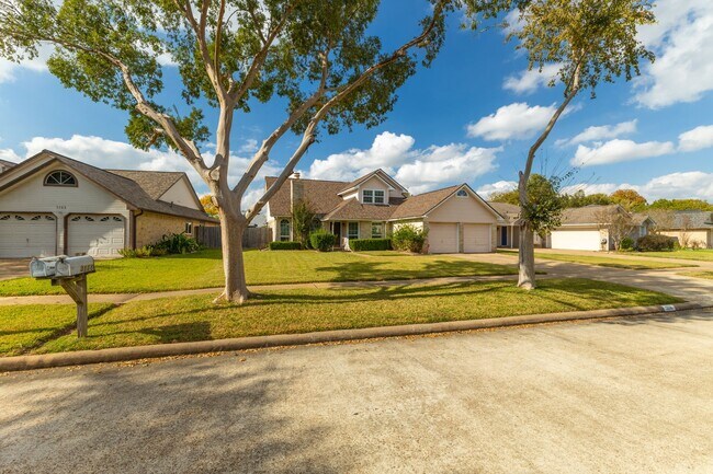 Building Photo - 3118 Kempwood Dr