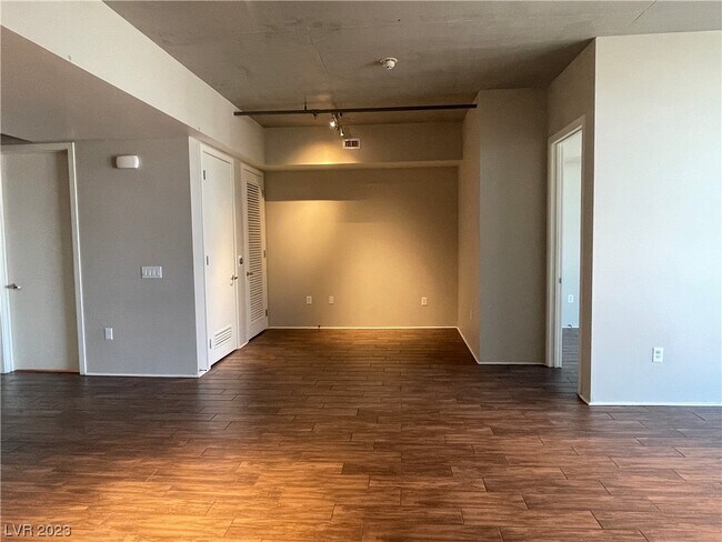 Building Photo - 353 E Bonneville Ave