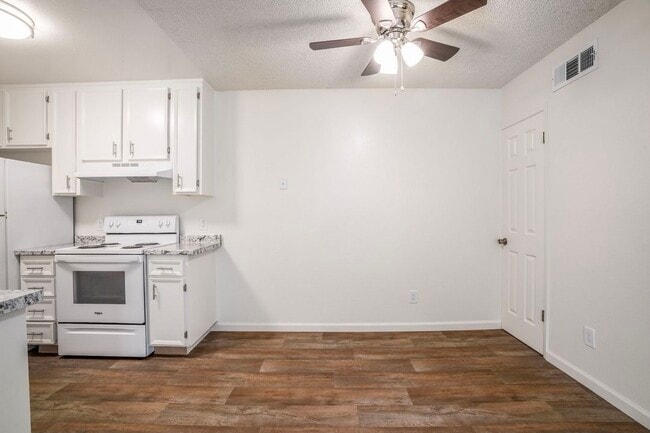 Building Photo - Villas del Norte Apartments