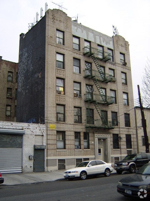 Foto principal - 2110-2112 Arthur Ave