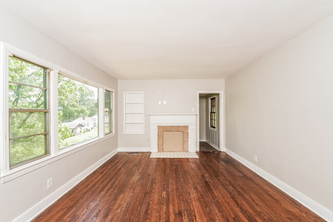 Foto del edificio - Your Fresh Start Begins Here: Spacious, Re...