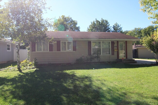 Building Photo - 2307 Skokie Dr