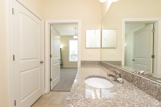 2HAB, 2BA - 983 ft² - Baño principal - Palisades of Asheville