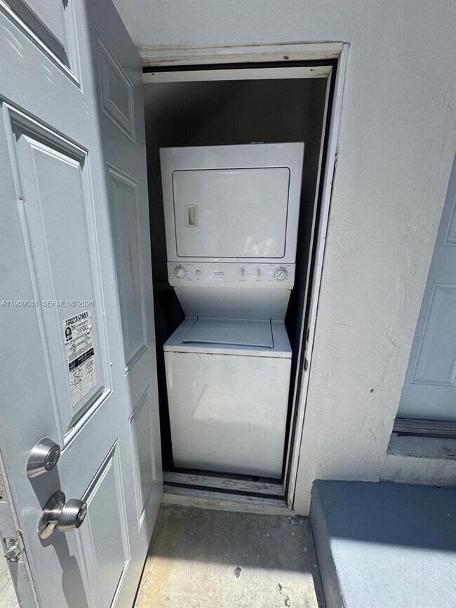 Foto del edificio - 2210 NW N River Dr