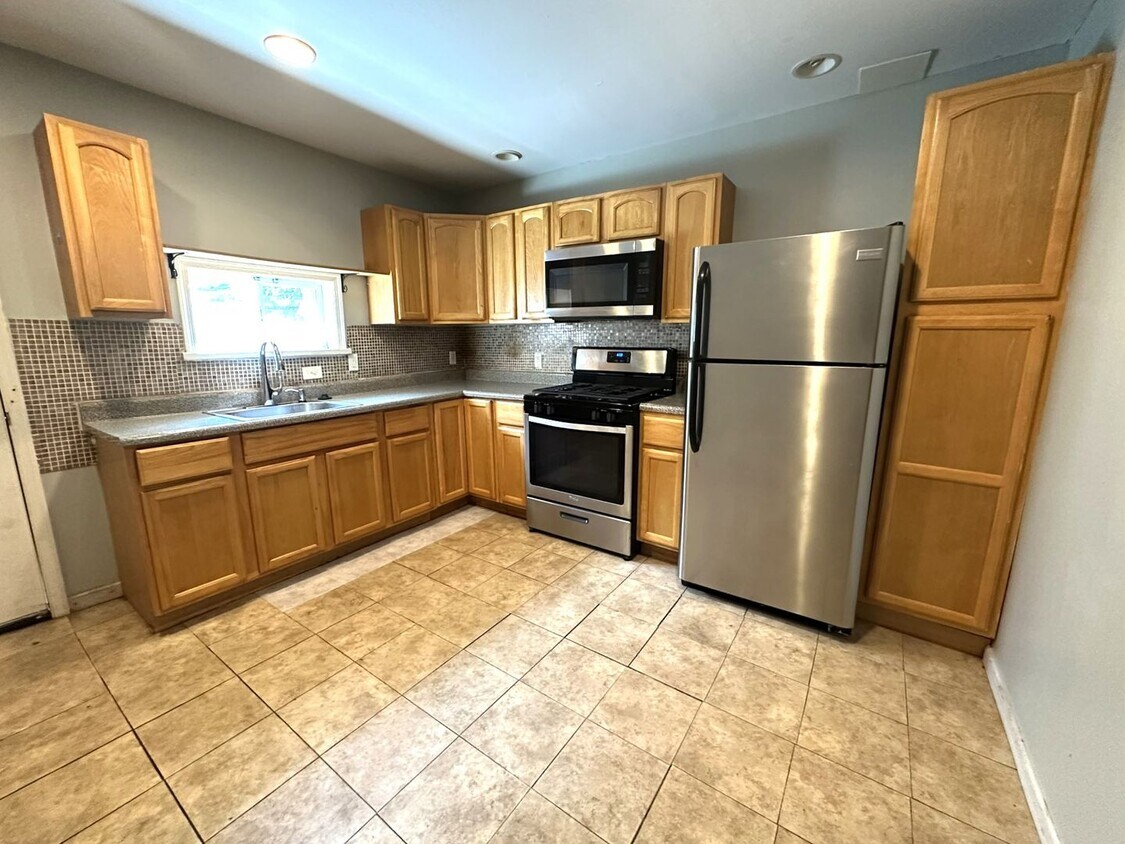 Foto principal - Stunning 2-Bedroom Townhome in South Phila...